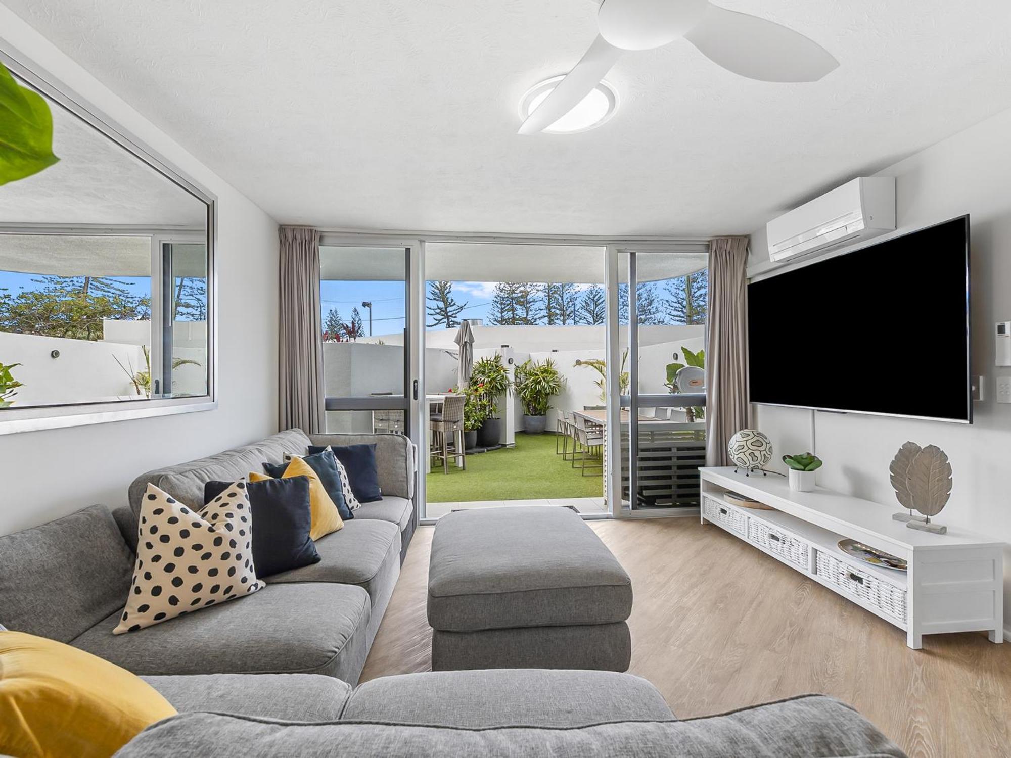 Mandolin Beachfront Resort Alexandra Headland Exterior foto