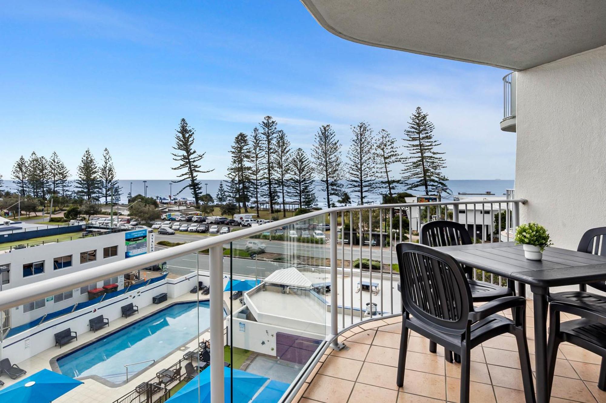 Mandolin Beachfront Resort Alexandra Headland Exterior foto
